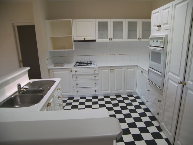 18 Wickham Road, Strathmore VIC 3041