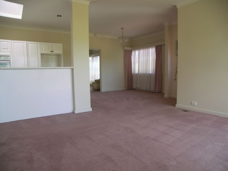 18 Wickham Road, Strathmore VIC 3041
