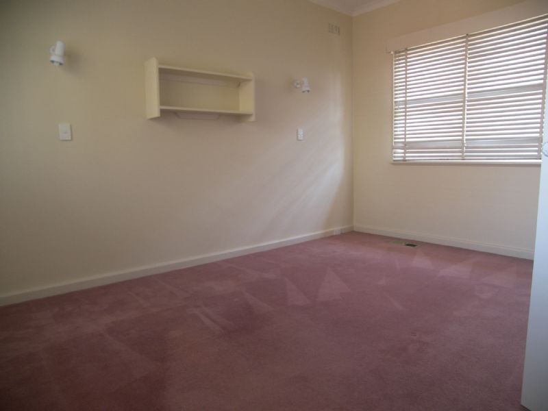 18 Wickham Road, Strathmore VIC 3041