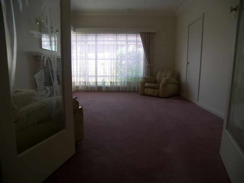 18 Wickham Road, Strathmore VIC 3041