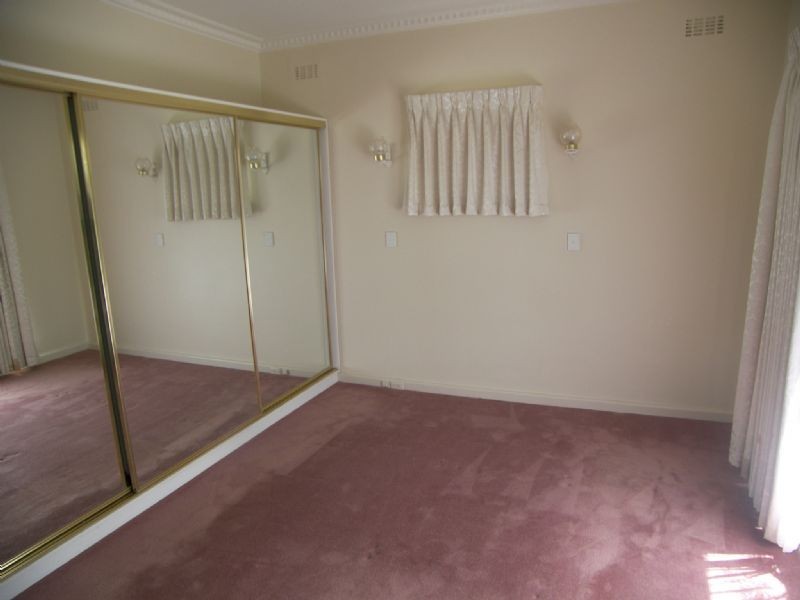 18 Wickham Road, Strathmore VIC 3041
