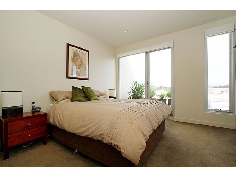 1 Wallace Crescent, Strathmore VIC 3041