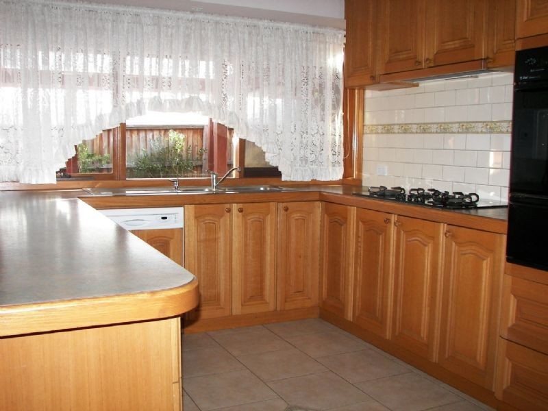 2 Barak Court, Oak Park VIC 3046