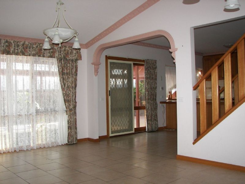 2 Barak Court, Oak Park VIC 3046