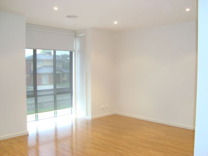 8 Anderson Road, Sunshine VIC 3020