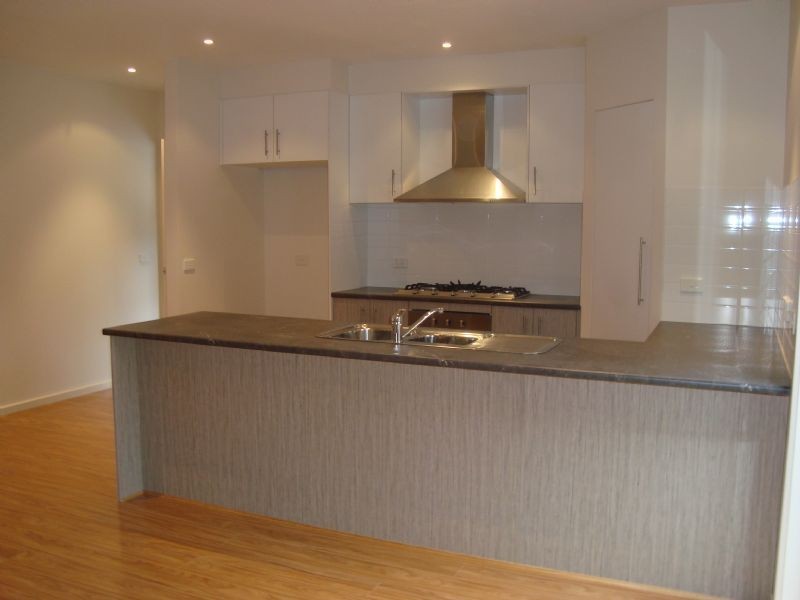 8 Anderson Road, Sunshine VIC 3020