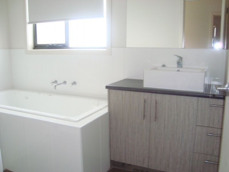 8 Anderson Road, Sunshine VIC 3020