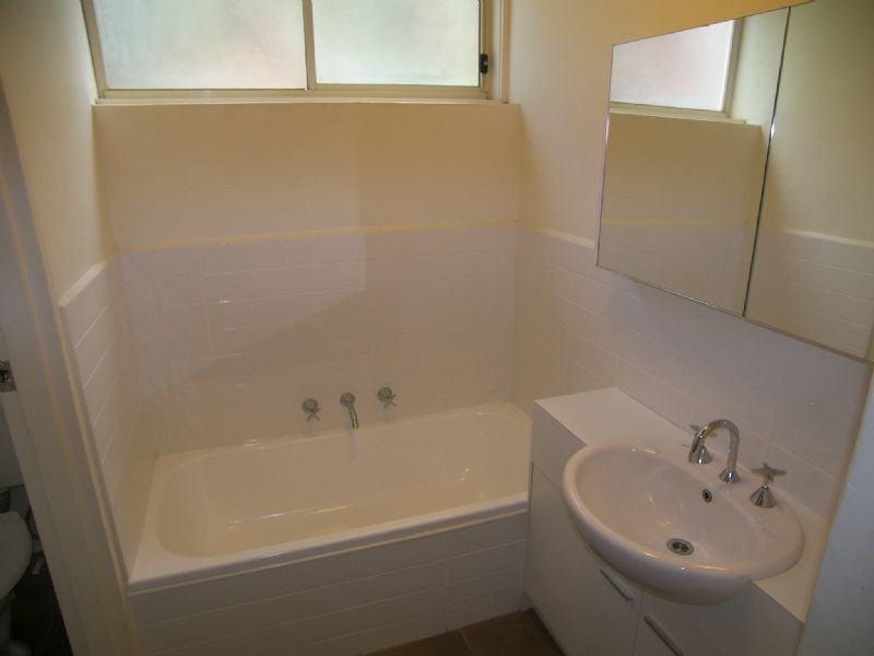 2/22-44 Donald Avenue, Essendon VIC 3040