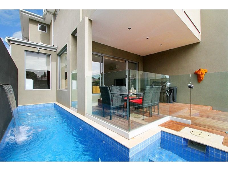 2/44 Aberdeen Street, Essendon VIC 3040