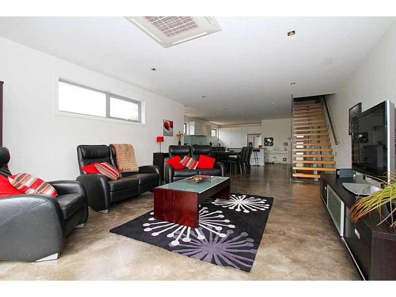 2/44 Aberdeen Street, Essendon VIC 3040