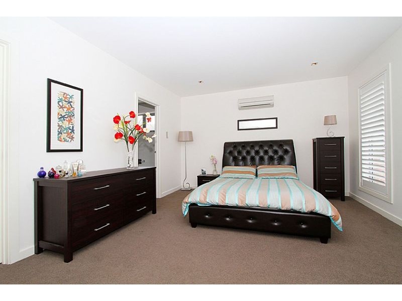 2/44 Aberdeen Street, Essendon VIC 3040