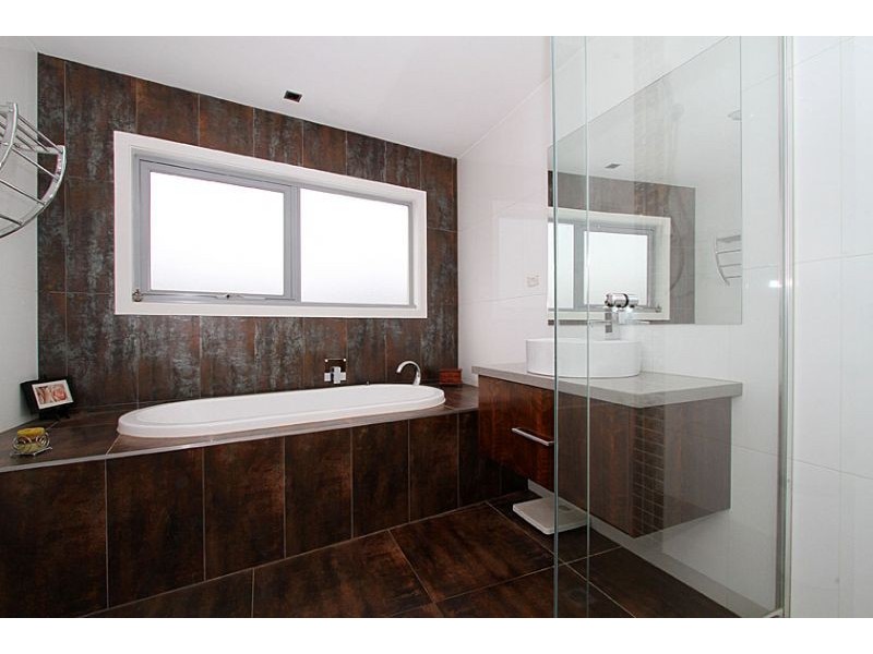 2/44 Aberdeen Street, Essendon VIC 3040