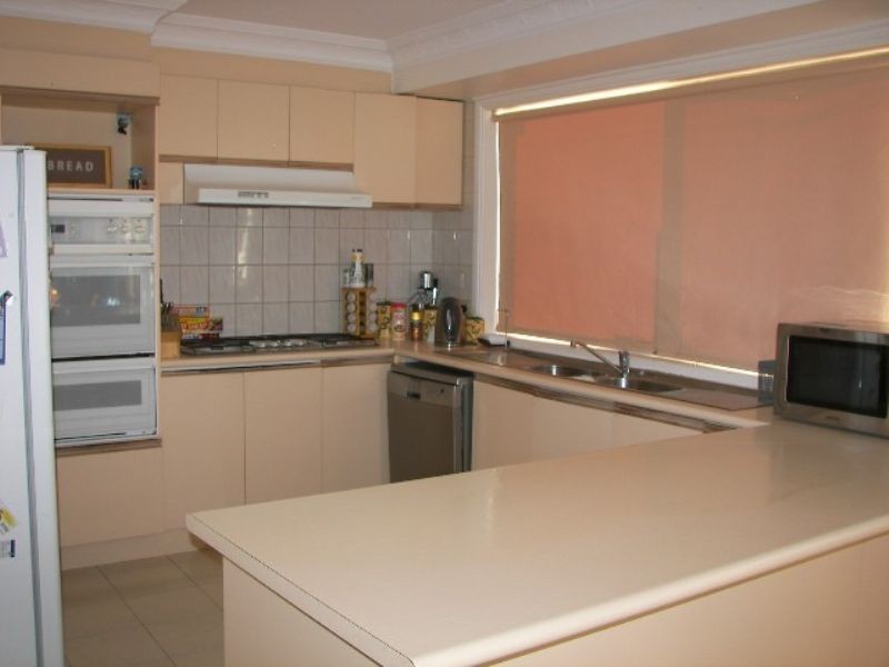 4 Shane Court, Gladstone Park VIC 3043