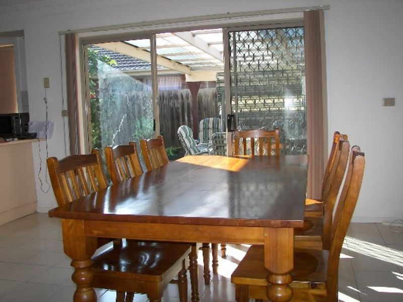 4 Shane Court, Gladstone Park VIC 3043