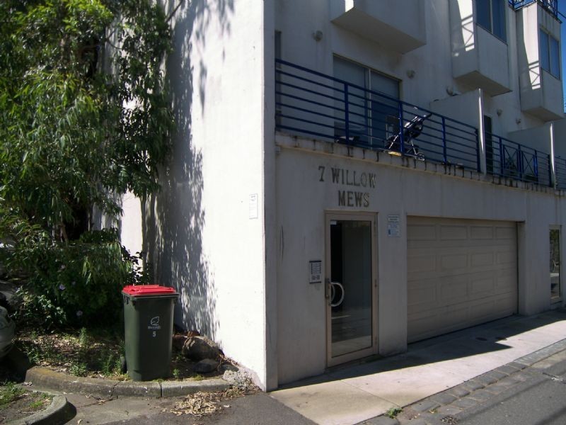 11/7 Willow Street, Essendon VIC 3040