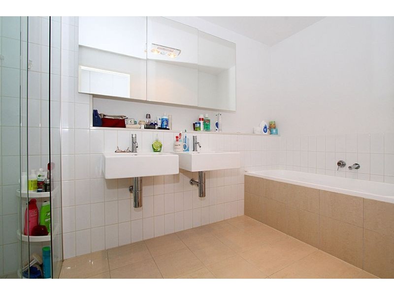 132/68 Mt Alexander Road, Flemington VIC 3031