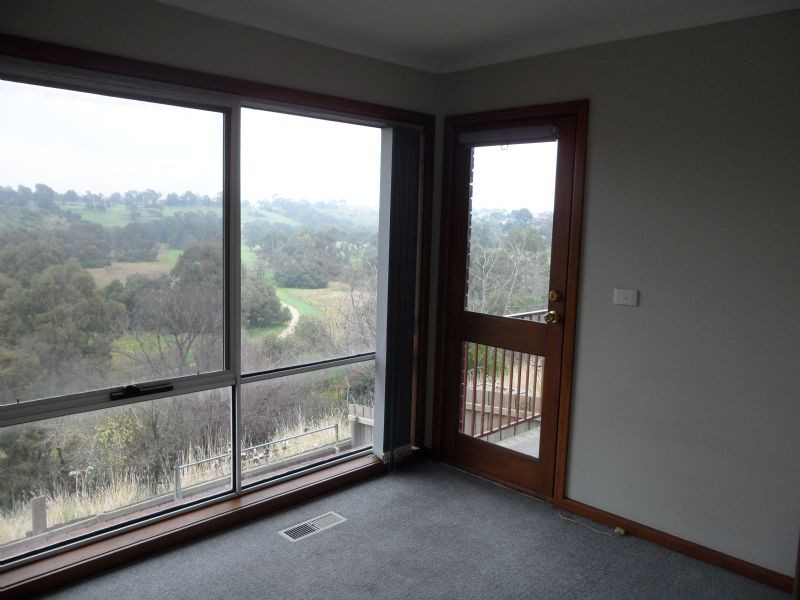 2/13 Laura Grove, Avondale Heights VIC 3034