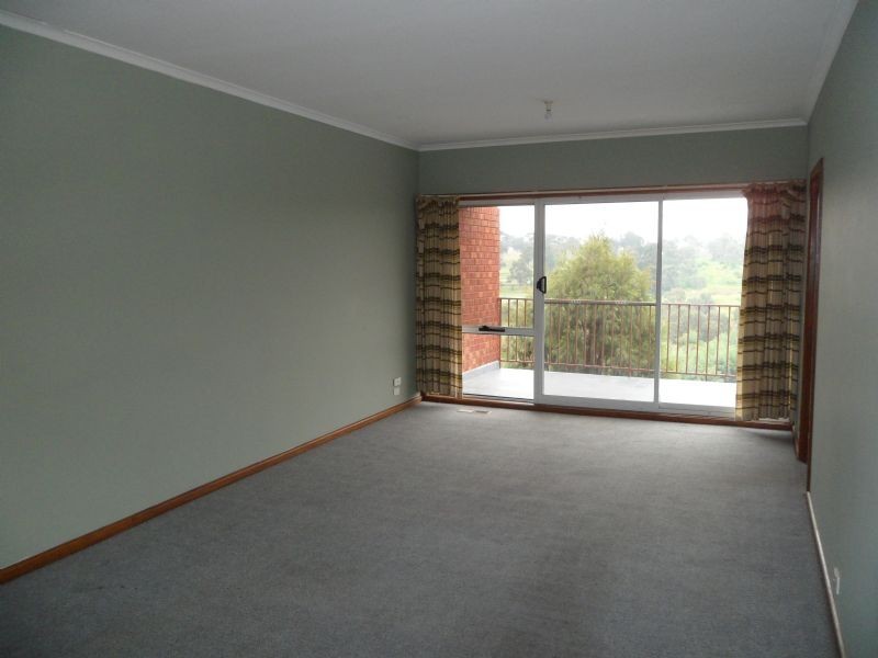 2/13 Laura Grove, Avondale Heights VIC 3034