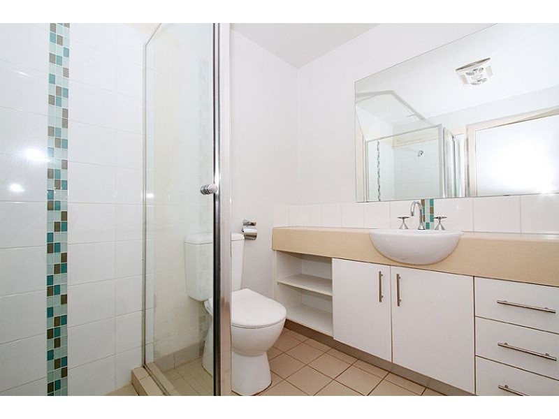 2/28 Pin Oak Crescent, Flemington VIC 3031