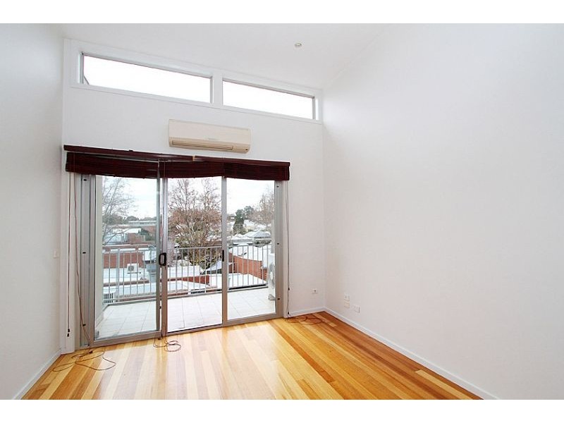 2/28 Pin Oak Crescent, Flemington VIC 3031