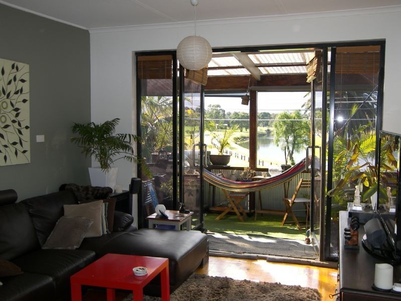 2A Hillside Crescent, Maribyrnong VIC 3032