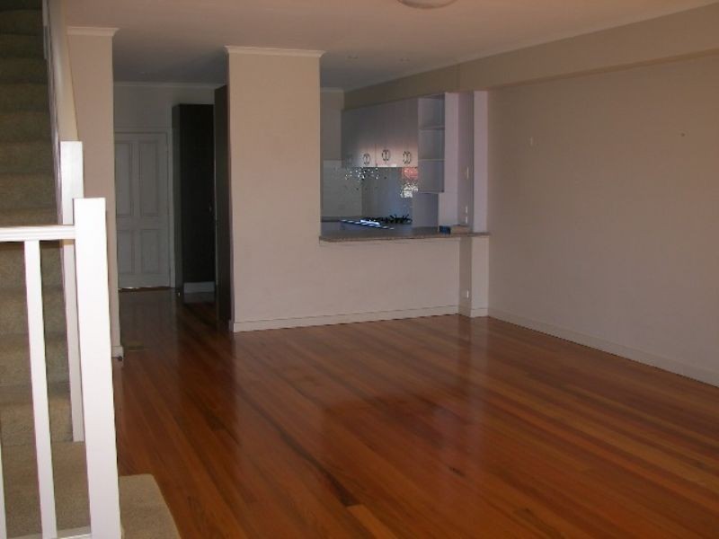 2/3 Whiltshire Drive, Roxburgh Park VIC 3064