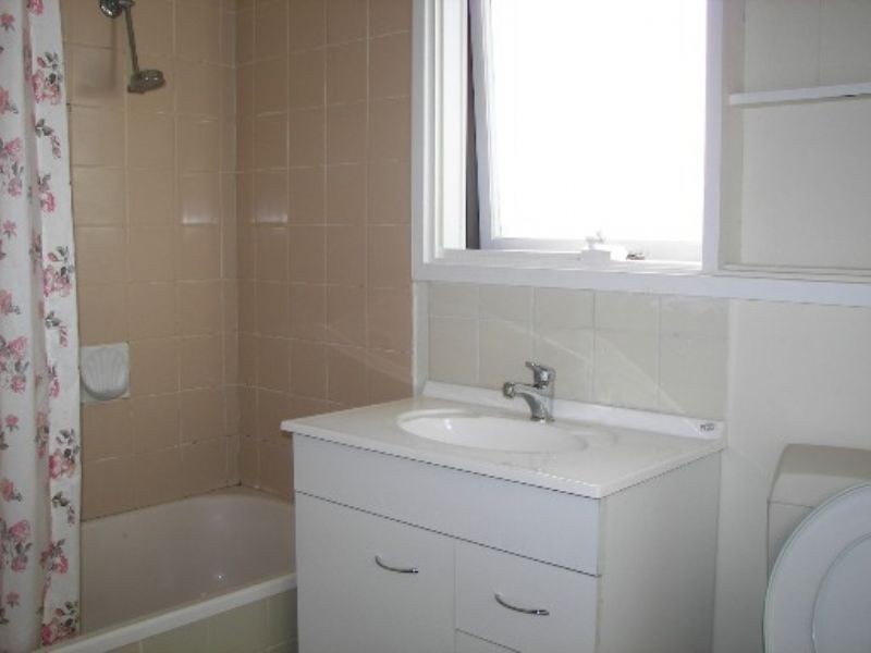 4/33 Finchley Avenue, Glenroy VIC 3046