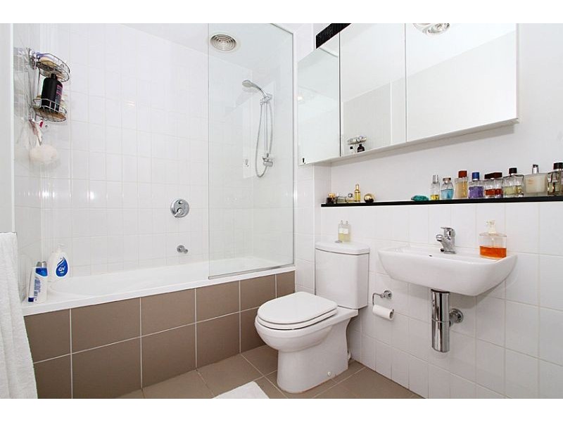 208/66 Mt Alexander Road, Flemington VIC 3031