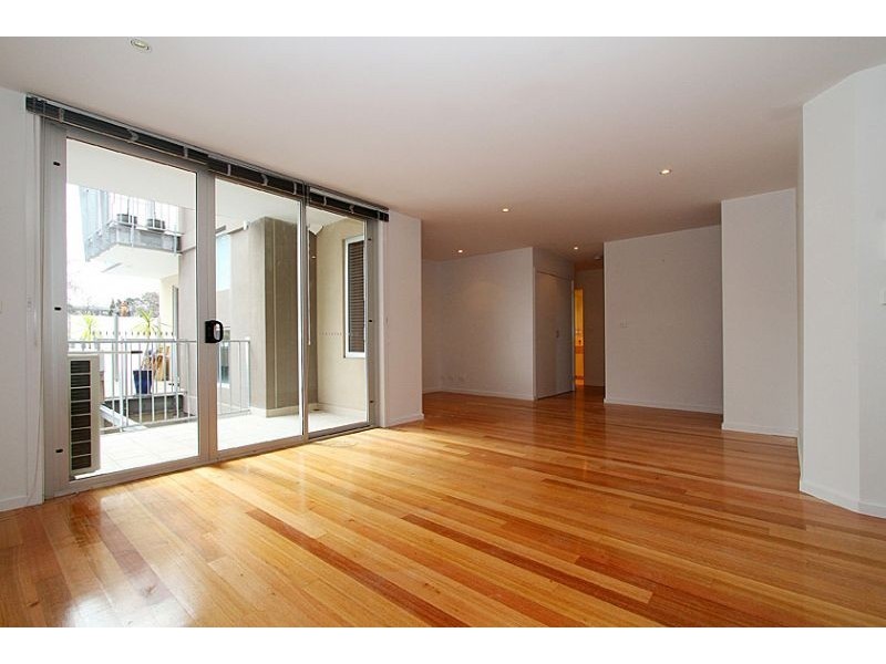 1/30 Pin Oak Crescent, Flemington VIC 3031