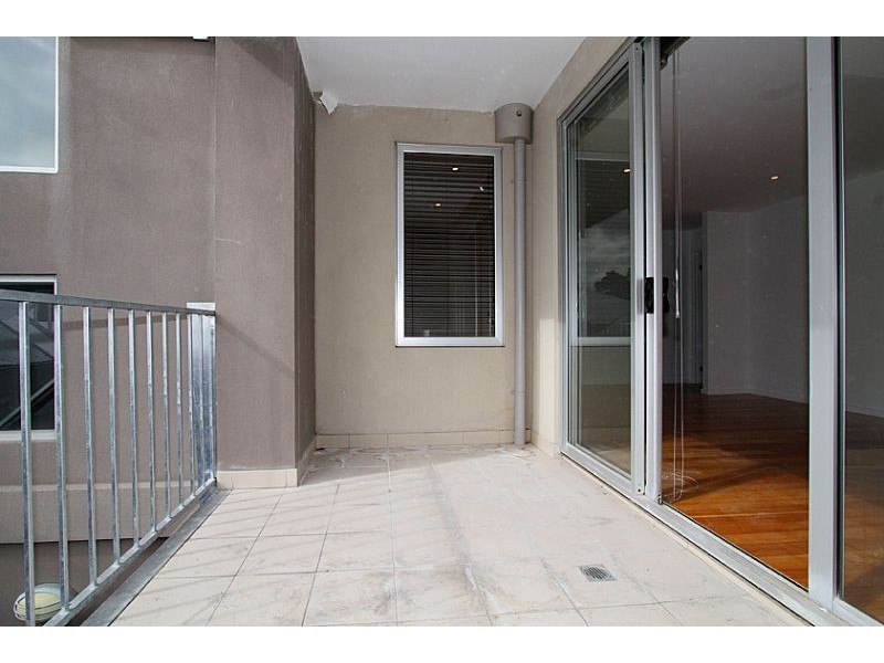 1/30 Pin Oak Crescent, Flemington VIC 3031