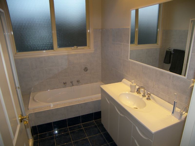 2/30 Lawson Street, Essendon VIC 3040