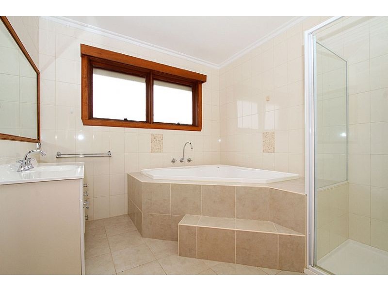 27 Viewbank Drive, Keilor East VIC 3033