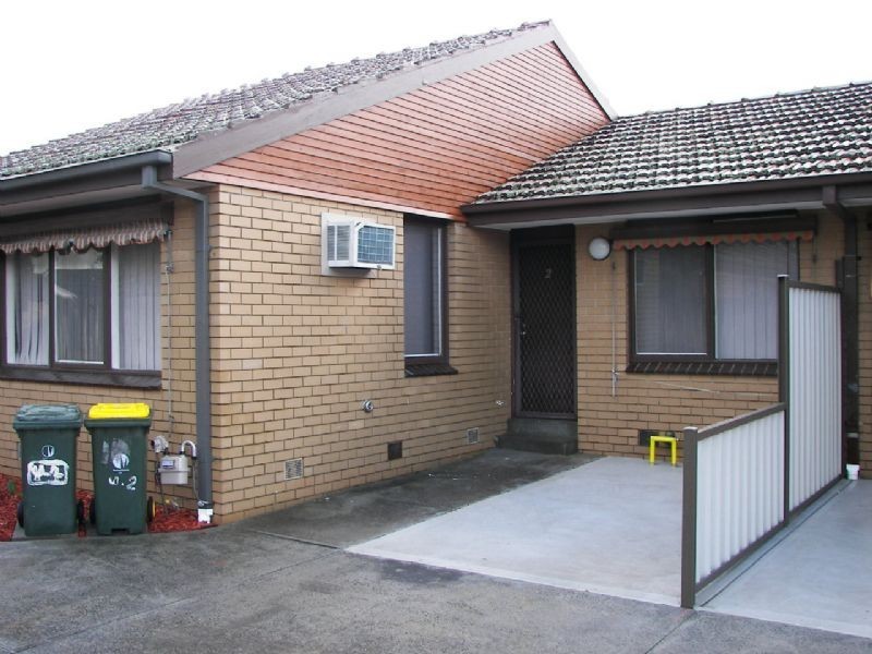 2/33 Finchley Avenue, Glenroy VIC 3046