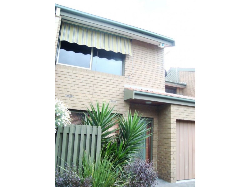 2/20 Fletcher Street, Essendon VIC 3040