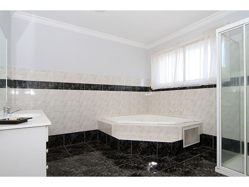 53 Templewood Crescent, Avondale Heights VIC 3034