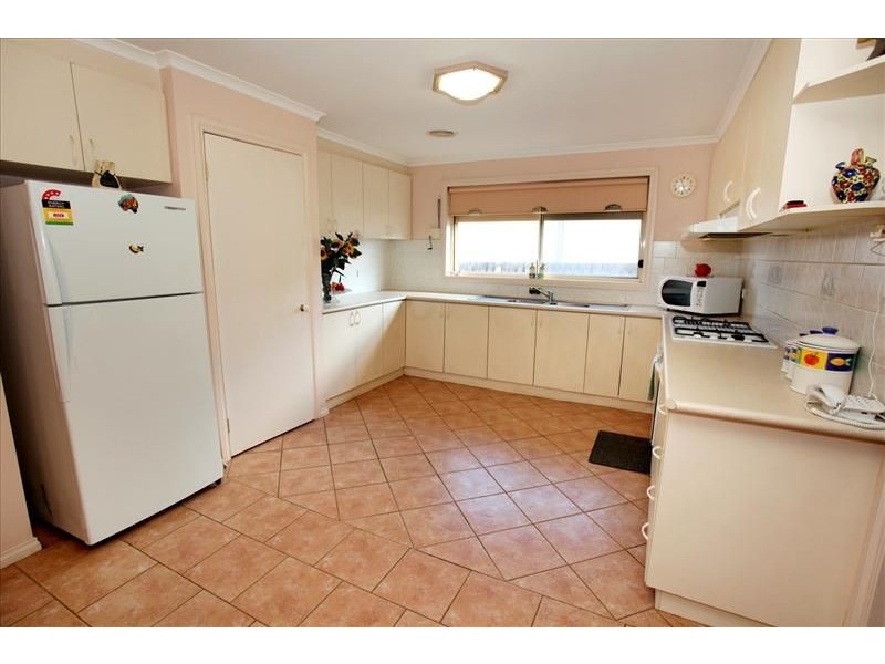 24 Sheridan Way, Roxburgh Park VIC 3064