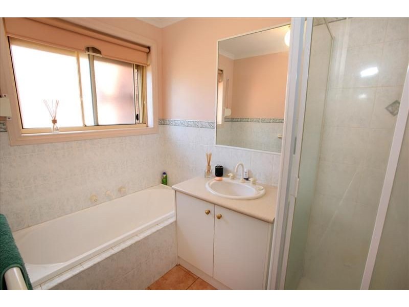 24 Sheridan Way, Roxburgh Park VIC 3064