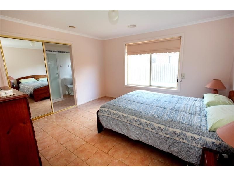 24 Sheridan Way, Roxburgh Park VIC 3064