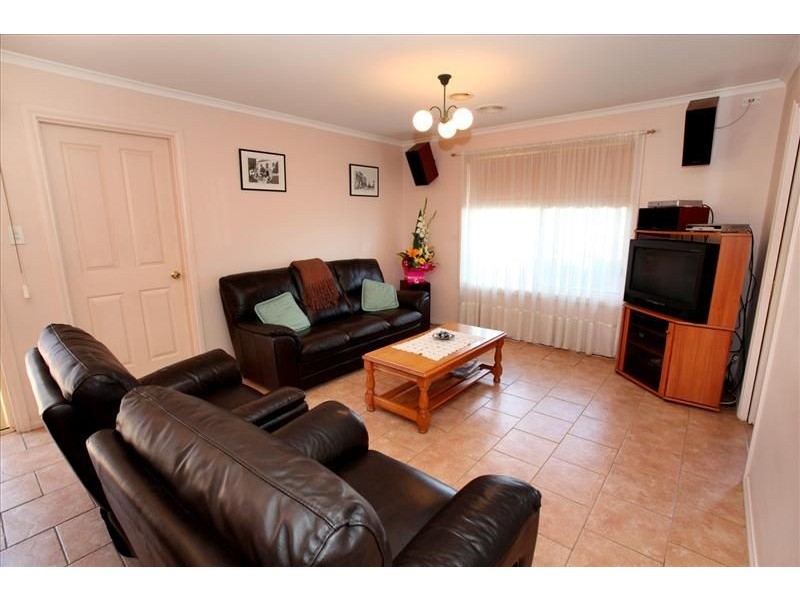 24 Sheridan Way, Roxburgh Park VIC 3064
