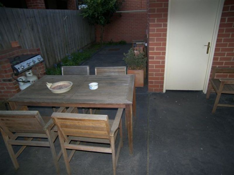 2/30 Lawson Street, Essendon VIC 3040