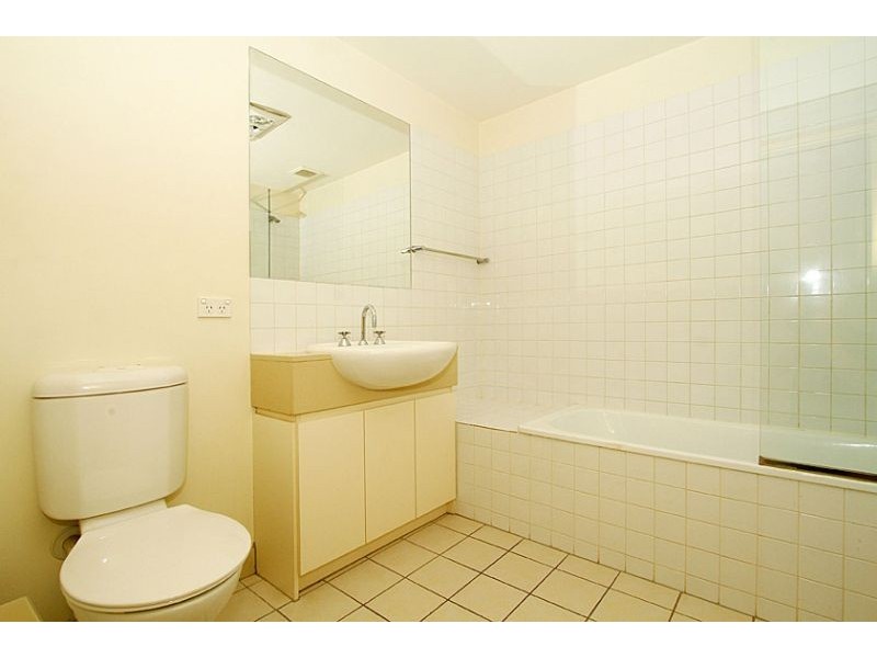 210/70 Speakmen Street, Kensington VIC 3031