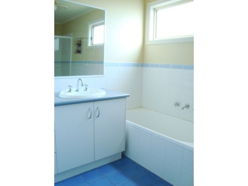 15 Forbes Grove, Oak Park VIC 3046