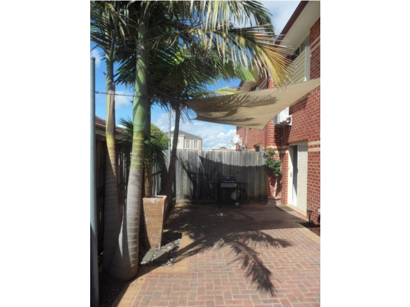 2/23 Kitchener Road, Pascoe Vale VIC 3044