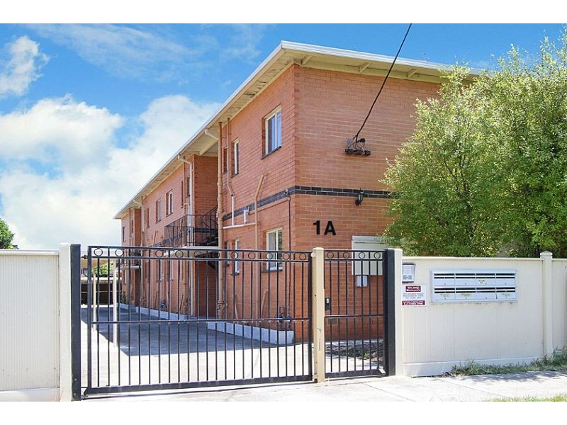 8/1 Gilbertson Street, Essendon VIC 3040