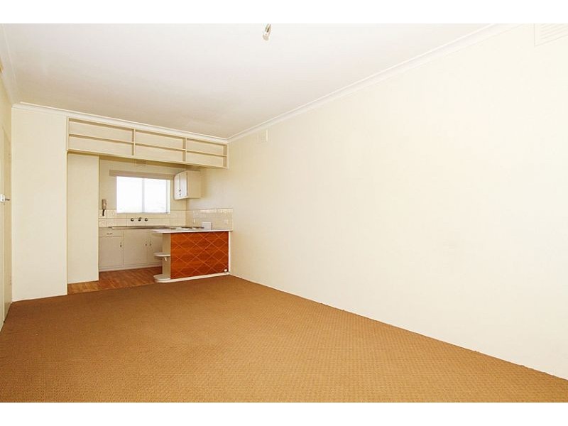 8/1 Gilbertson Street, Essendon VIC 3040