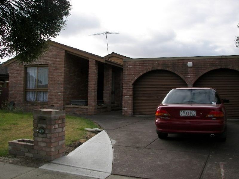 8 Tecoma Court, Gladstone Park VIC 3043