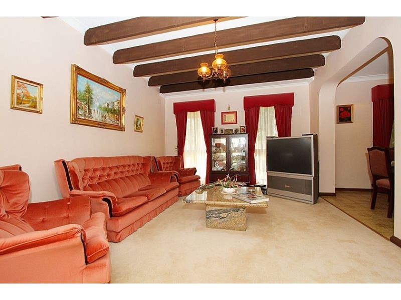 41 San Remo Drive, Avondale Heights VIC 3034