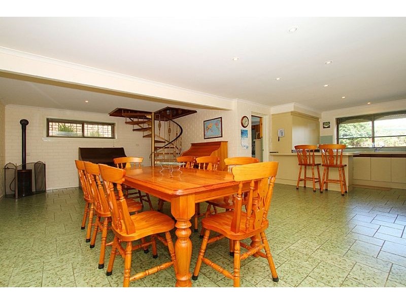 41 San Remo Drive, Avondale Heights VIC 3034