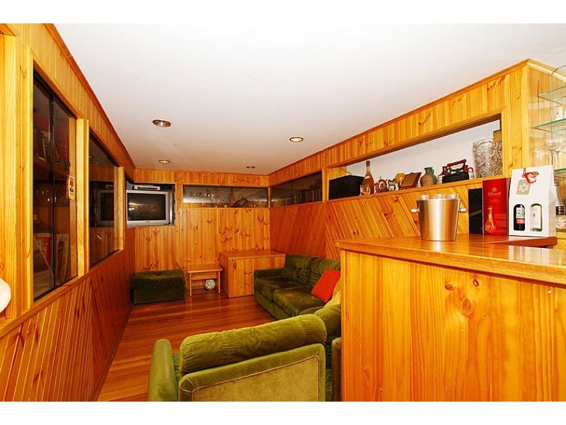 41 San Remo Drive, Avondale Heights VIC 3034