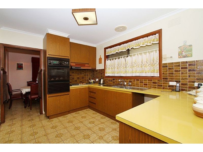 41 San Remo Drive, Avondale Heights VIC 3034